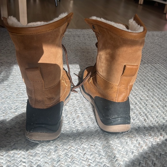 UGG Adirondack III Boot (Like new) - Picture 3 of 6